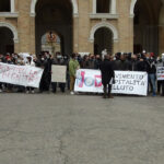 Manifestanti in Piazza Roma