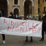 Manifestanti in Piazza Roma
