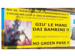 Nuovi manifesti no vax a Senigallia