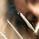 strisce di cocaina, droga, sostanze stupefacenti
