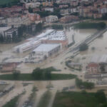 Senigallia alluvionata: la rotatoria dell'ex casello A14, e l'istituto Padovano