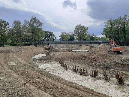 Lavori di manutenzione ad alveo e sponde del fiume Nevola a Trecastelli