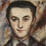 Giovane uomo con abito a righe