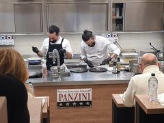 Matteo Balducci, prima lezione del corso amatoriale di cucina "4 ristoranti"