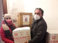 Prodotti alimentari donati da Coldiretti al Salvagente di Ostra