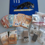 Hashish, denaro e materiale sequestrato dalla Polizia