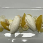 Yogurt all'olio extravergine, mela verde e mandorle