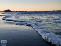 Il bagnasciuga di Senigallia - Il mare bacia la spiaggia - Foto di Simona Bertuca