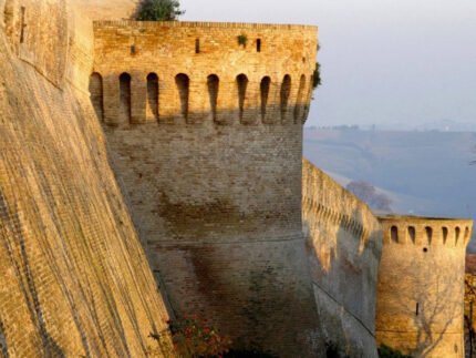 Mura di Corinaldo con Torre del Calcinaro e la Rotonda
