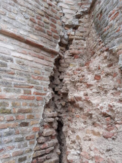 Lesioni su mura e Torre del Calcinaro a Corinaldo