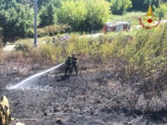 Incendio in un campo di Trecastelli