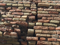 Corinaldo: stato di disfacimento delle mura in via del Bargello