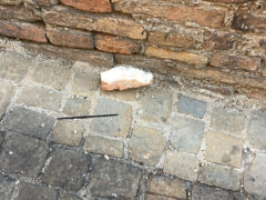 Corinaldo: stato di disfacimento delle mura in via del Bargello