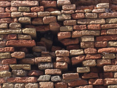 Corinaldo: stato di disfacimento delle mura in via del Bargello