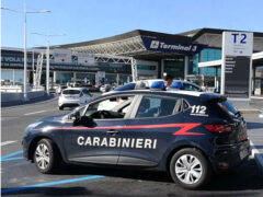 Carabinieri all'aeroporto di Fiumicino (RM)