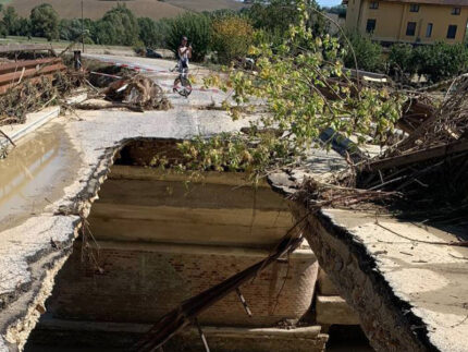 Danni a ponte su strada dell'Acquasanta