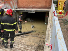 Alluvione 2022: Vigili del Fuoco impegnati nello svuotamento di garage e scantinati