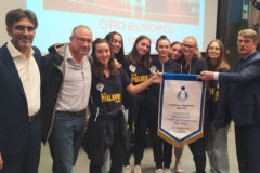 Fipav consegna a US Pallavolo premio per vittoria regionale dell'U18