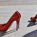 Scarpe rosse contro la violenza sulle donne