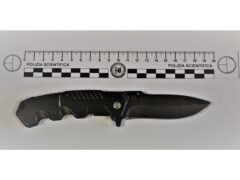 Coltello trovato dalla Polizia durante un controllo