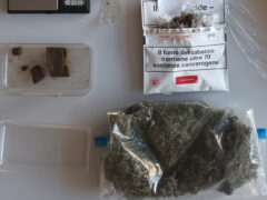 Hashish, marijuana e materiale sequestrato dalla Polizia