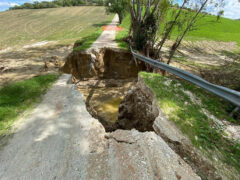 Ponti e strade danneggiati nell'entroterra dall'alluvione 2022