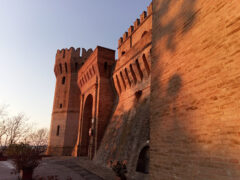 Barbara: mura e porta Roma