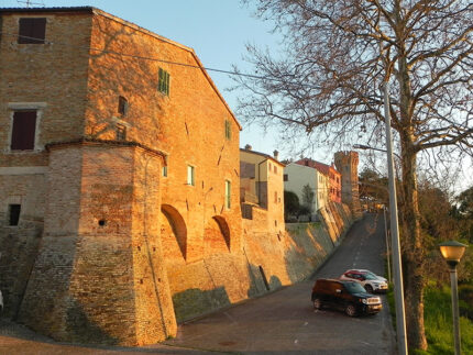 Veduta di Barbara: mura occidentali