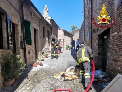 Incendio in un'abitazione di Serra de' Conti