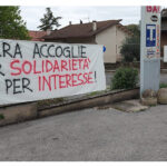 Centro accoglienza a Serra de' Conti: striscioni di protesta