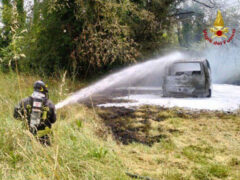 Incendio auto a Serra de' Conti