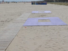 Piazzole sulla spiaggia per disabili