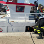 Intervento VVFF dopo esplosione su peschereccio nel porto di Senigallia