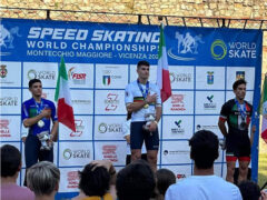 Alessio Piergigli sul podio ai Mondiali 2023 di pattinaggio corsa