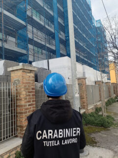 Carabinieri del NIL in un cantiere edile