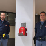 Defibrillatore donato dalla Farmacia Pasquini alla Polizia di Senigallia