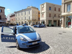 Polizia in piazza Saffi a Senigallia