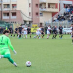 Il portiere della Vigor Senigallia Edoardo Roberto rinvia un pallone