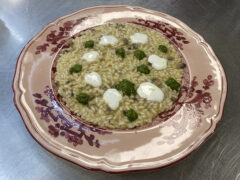 Ristorante Acqua Salata - Riso Acquerello vongole, pesto gentile, stracciatella e limone