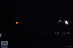 Luna e fuochi - Foto Massimo Modesti