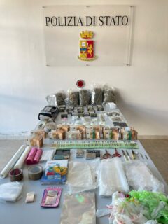 Stupefacenti, denaro e attrezzature sequestrati dalla Polizia di Senigallia