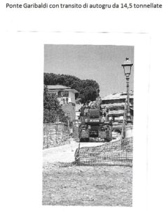 Vecchio ponte Garibaldi con transito autogru da 14,5 tonnellate