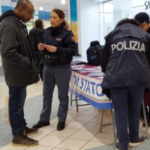 Stand della Polizia al centro commerciale Il Molino