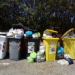 Cassonetti pieni di rifiuti non ritirati in località Casini Soccorso