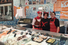 Staff in maschera per il Carnevale al Conad City di Cesanella a Senigallia