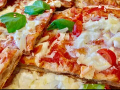 La pizza di Pizzeria da Corrado a Pongelli di Ostra Vetere, Senigallia, Fano