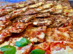 La pizza di Pizzeria da Corrado a Pongelli di Ostra Vetere, Senigallia, Fano