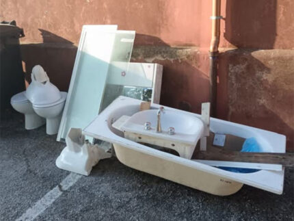 Rifiuti abbandonati a Trecastelli