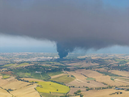 Nube di fumo da Fano visibile da Castelleone di Suasa