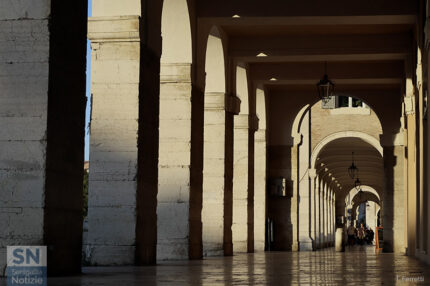 Luce sotto i portici - Foto Tommaso Ferretti